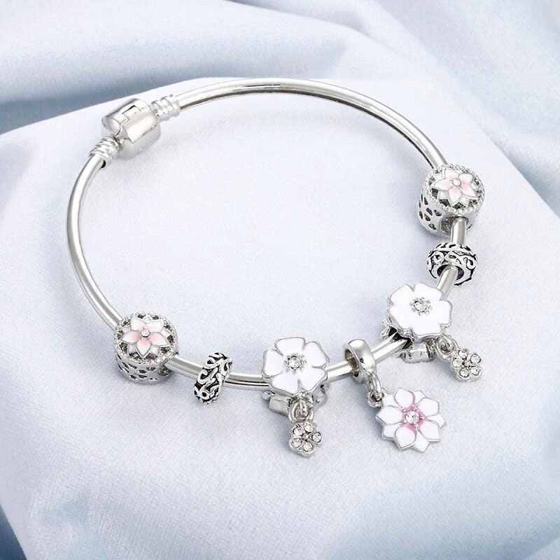 Crystal Beads White Flower Charm Bangle