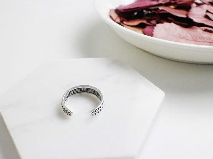 Sterling Silver Vintage Carved Olive Leaves Adjustable Hypoallergenic Ring