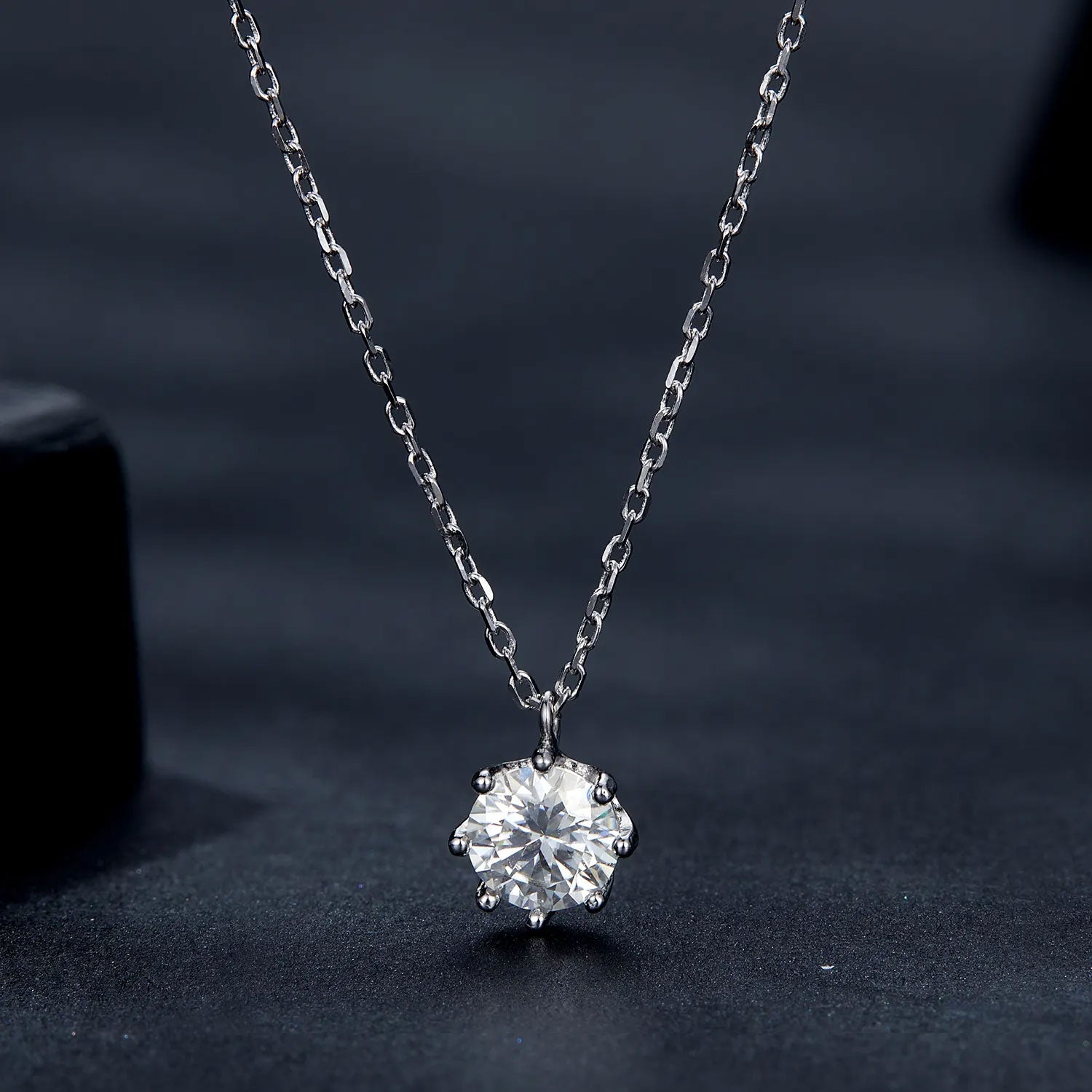 Sterling Silver Luxury Round 0.8ct Moissanite Hypoallergenic Necklace